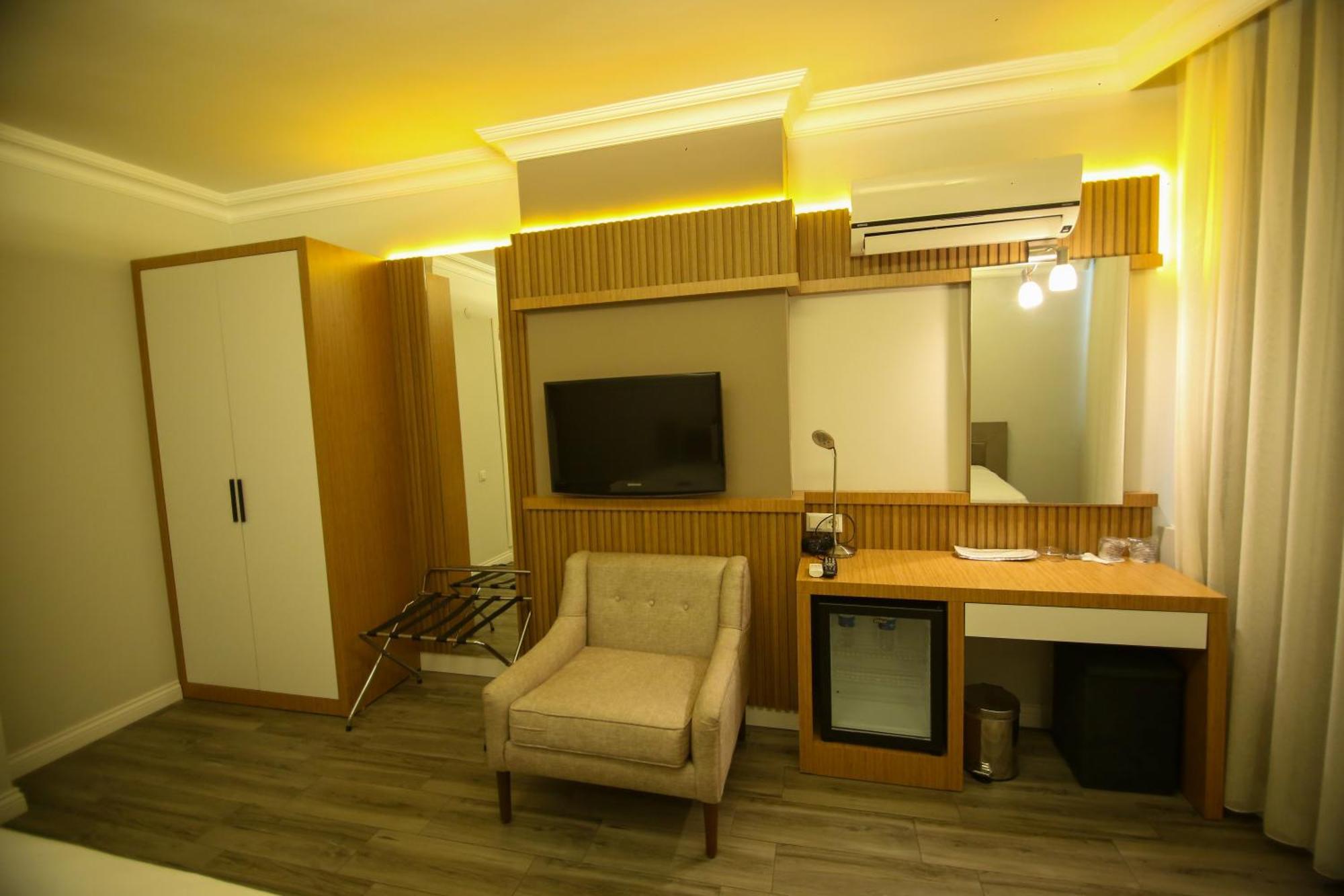 Cevik Palace Hotel Анталия Екстериор снимка
