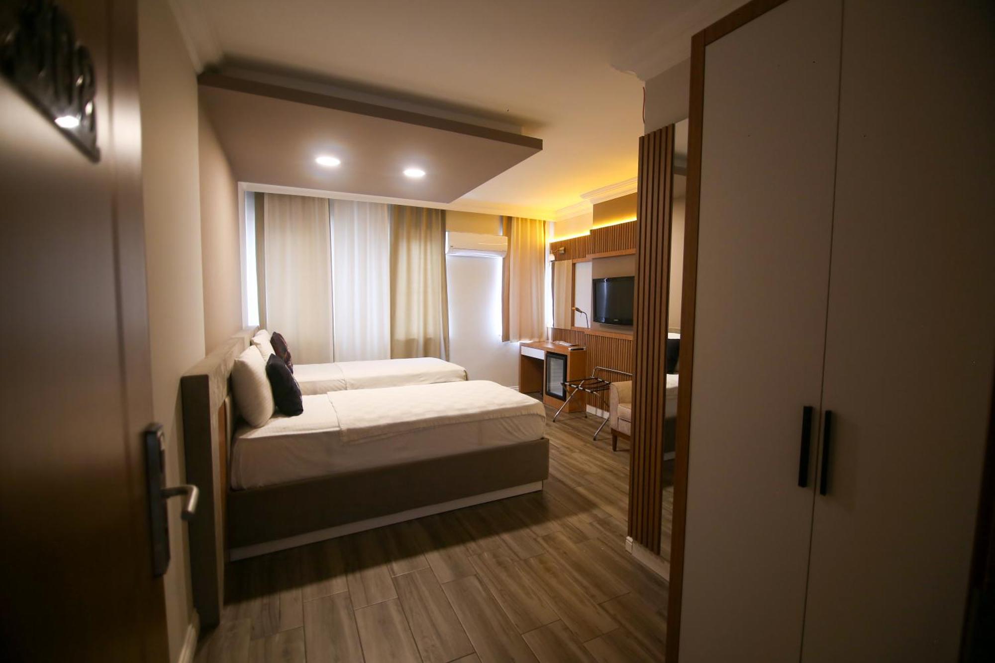 Cevik Palace Hotel Анталия Екстериор снимка